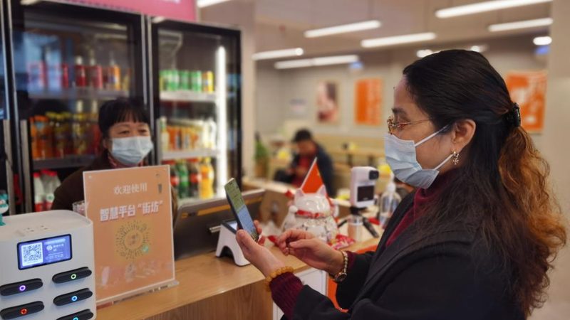 月嫂与住家保姆：专业差异与选择要点
